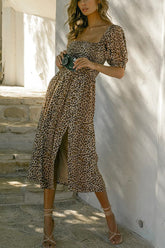 Midikleid mit Leopardenmuster, eckigem Ausschnitt und Schlitz